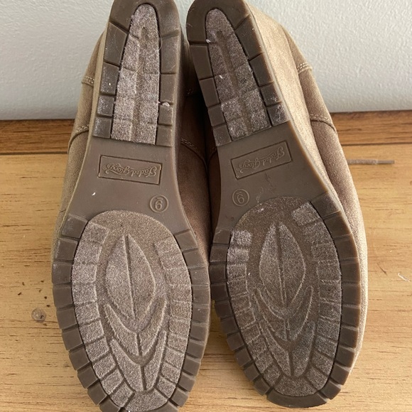 Woman’s Tan Suede Heeled Boots - Picture 6 of 6